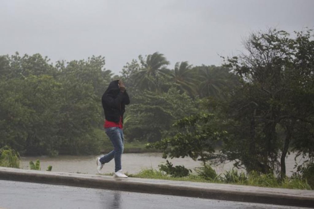 tmp_el-huracan-fiona-causa-fuertes-lluvias-y-vientos-en-republica-dominicana.jpeg