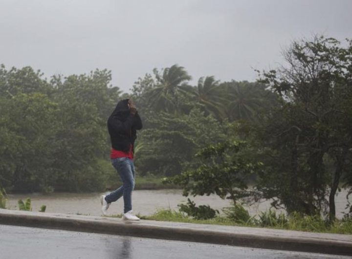 tmp_el-huracan-fiona-causa-fuertes-lluvias-y-vientos-en-republica-dominicana.jpeg