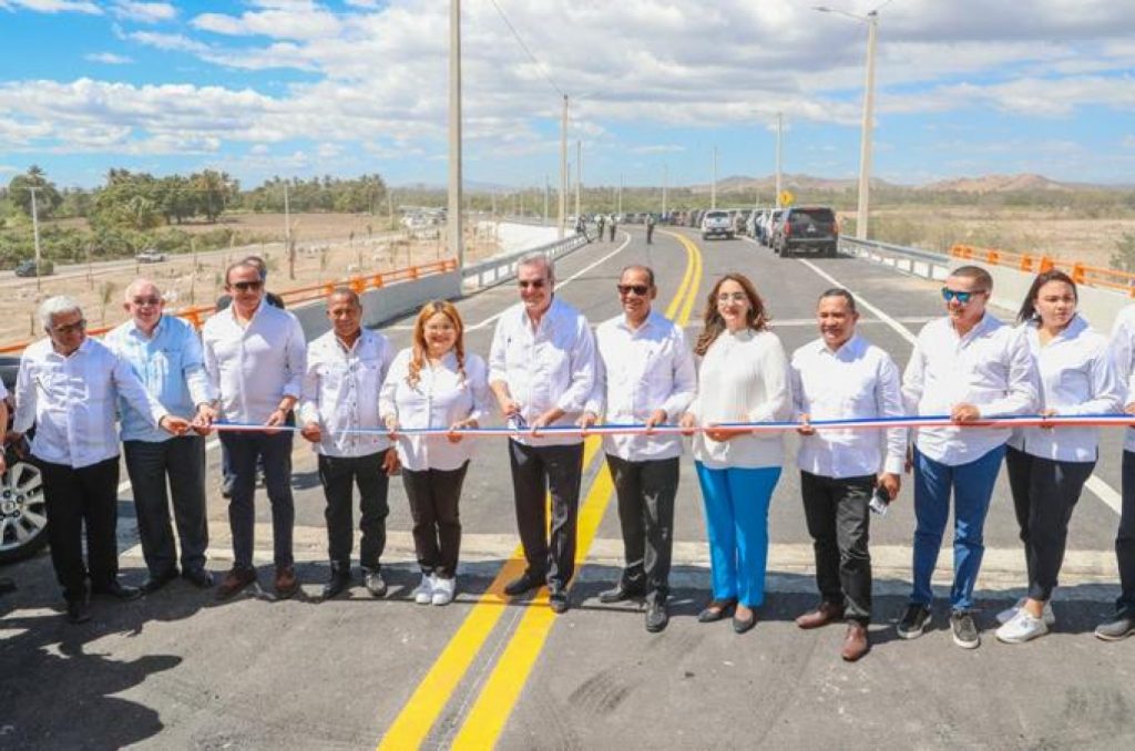 tmp_luego-de-11-anos-de-iniciada-gobierno-inaugura-la-circunvalacion-de-azua.jpeg